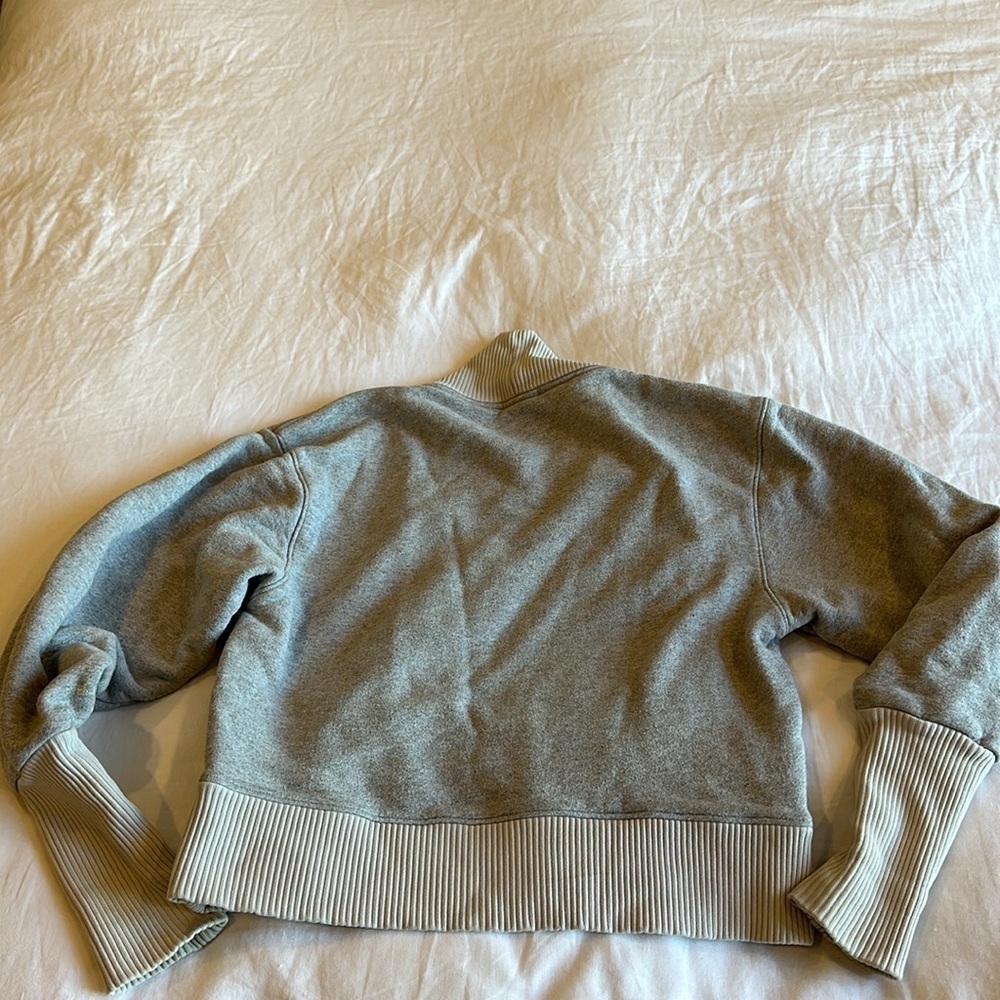 AGolde gray sweater size small​​​​​​ - Picture 5 of 5